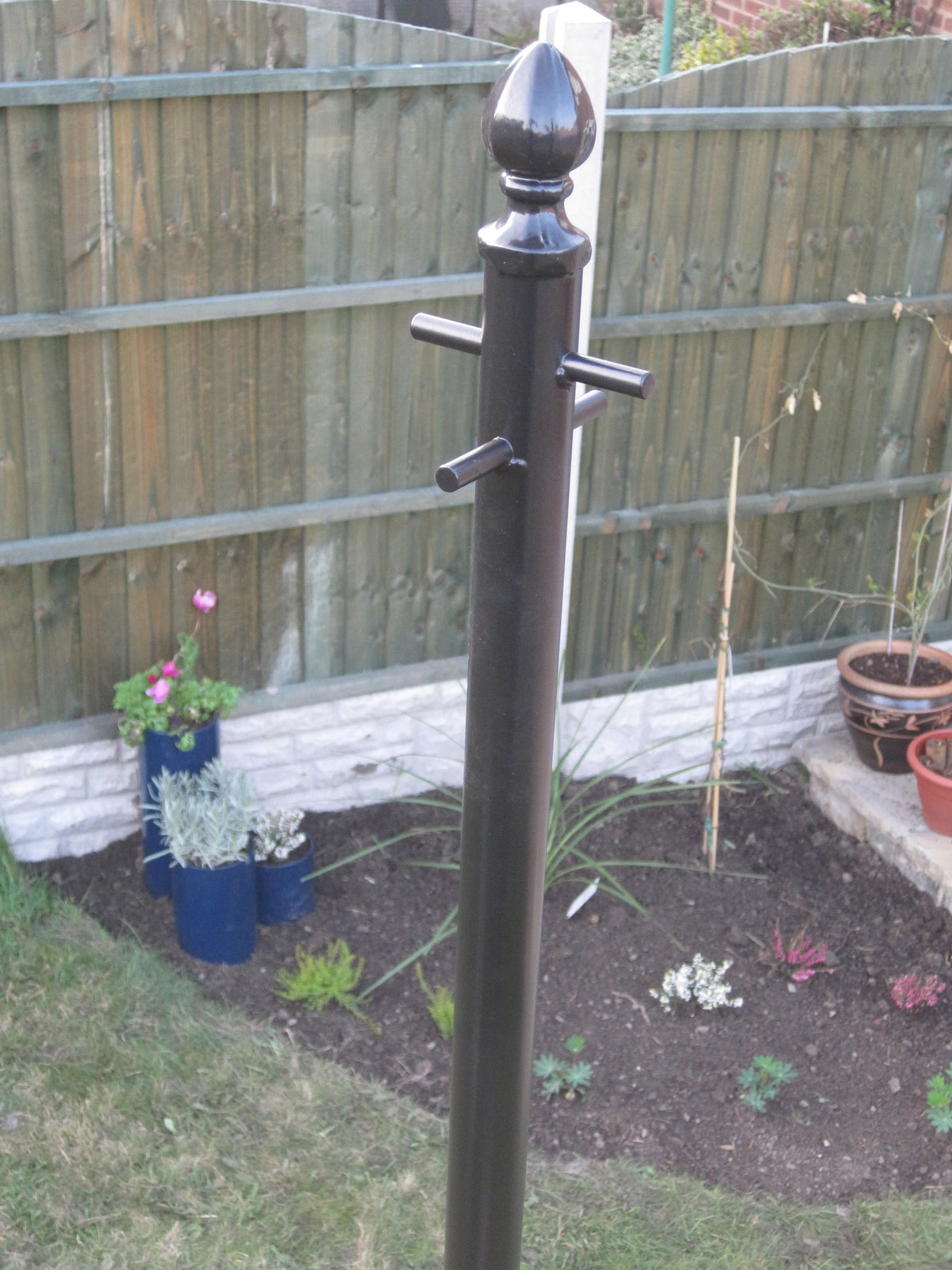 Washing line pole installed in a UK garden – Dual Purpose Garden Posts: