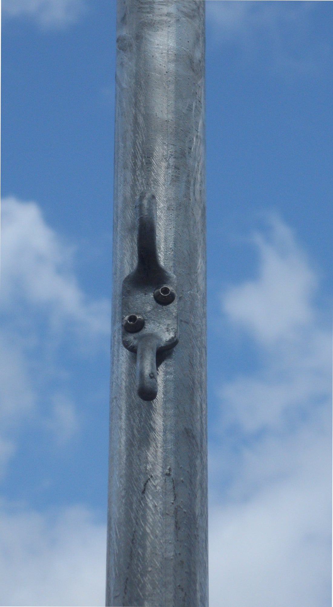 Washing line wrapped around a cleat bracket – How to Dry Washing Fast in a UK Heatwave: Summer Tips