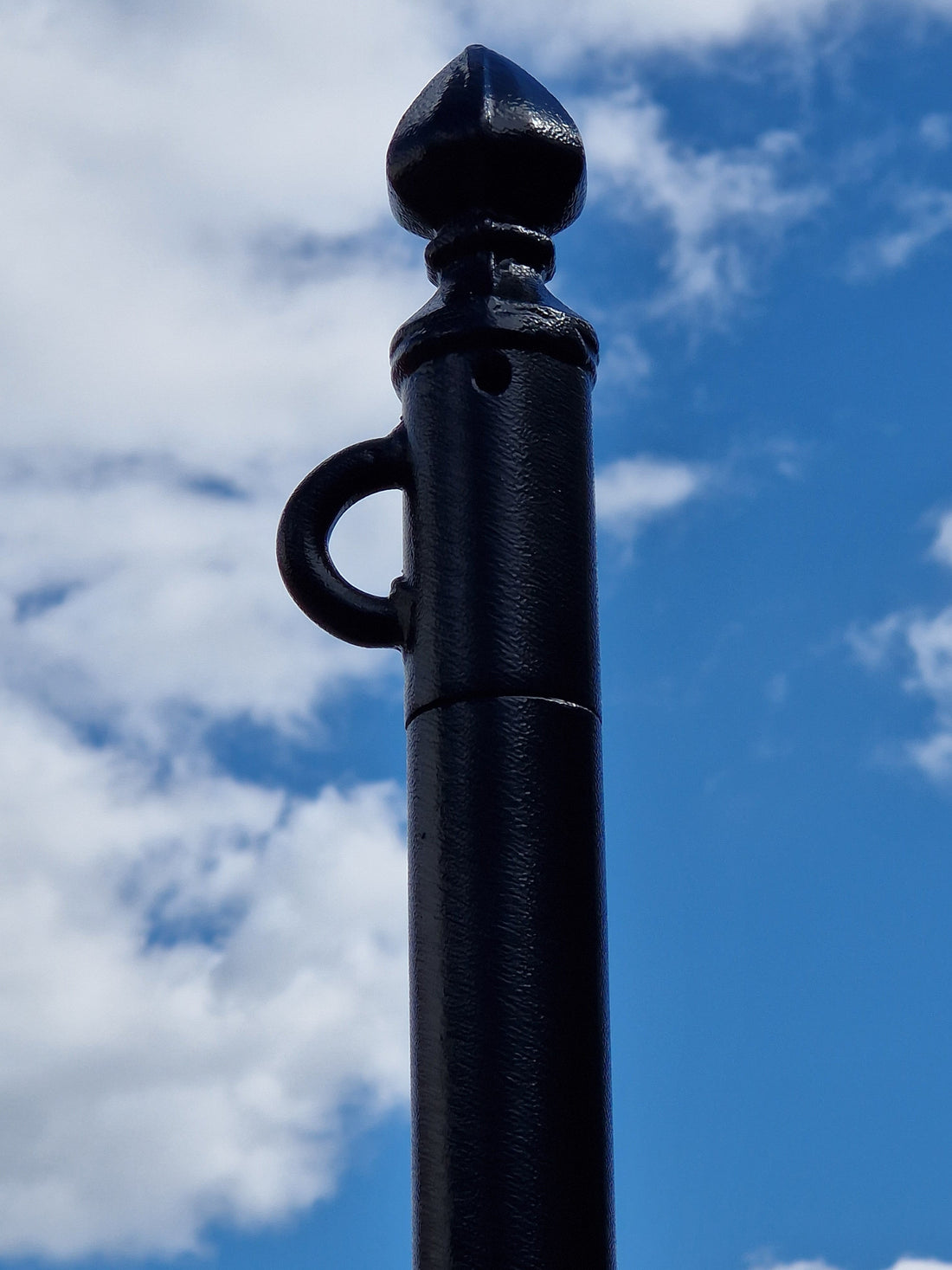 Black powder-coated pole with line loop – Powdercoated Washing Line Posts