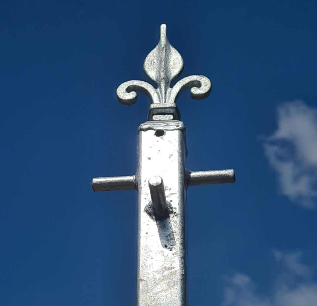 Fleur-de-Lys decorative washing line pole