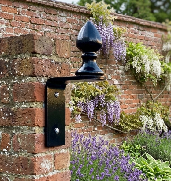 Traditional washing line wall bracket powder-coated in black