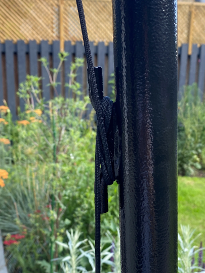 Adjustable washing line pole fitted with a line loop and tensioning cleat